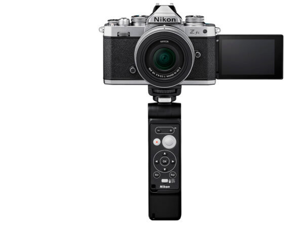 Kit de vlogging Cámara Nikon Z fc + NIKKOR Z DX 16-50mm f/3.5-6.3 VR (edición Silver) - Imagen 8
